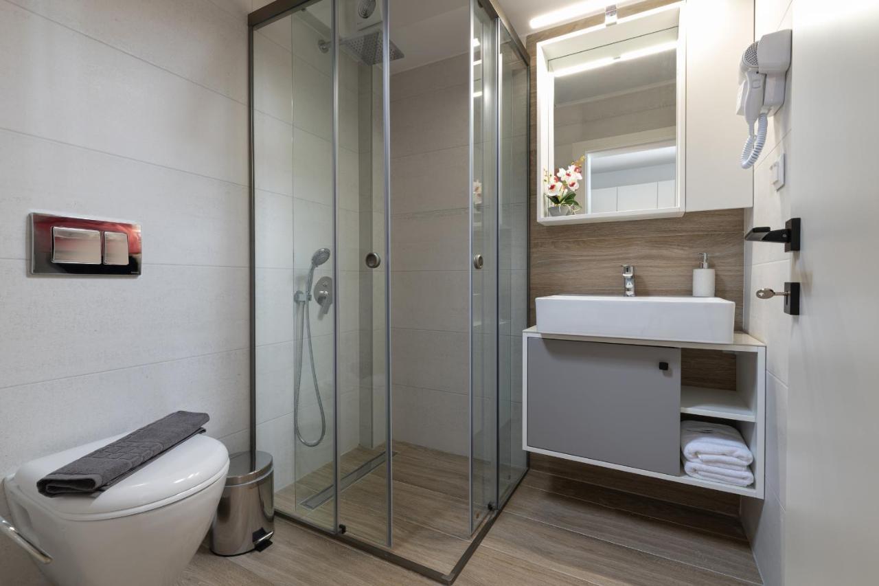 Sky Luxury Suites Sarti Eksteriør bilde