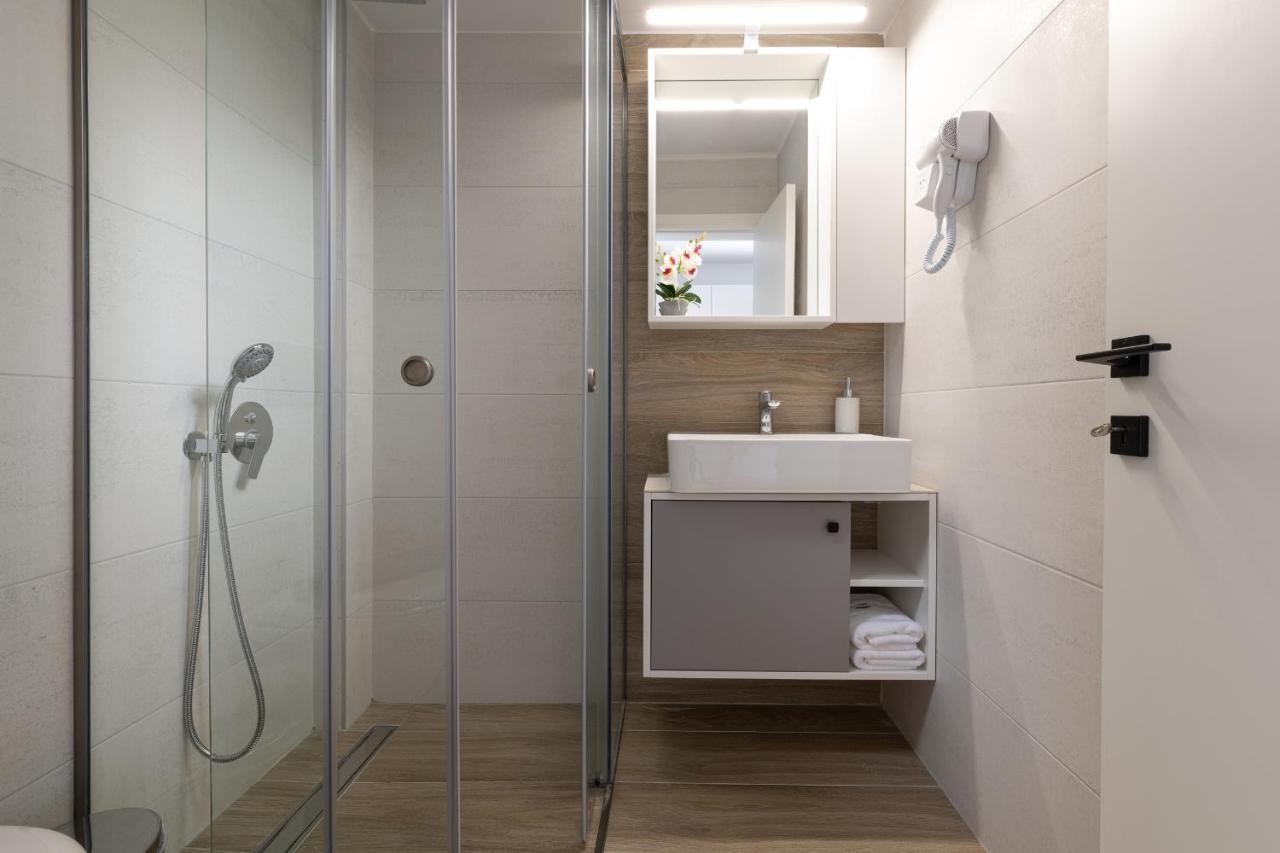Sky Luxury Suites Sarti Eksteriør bilde
